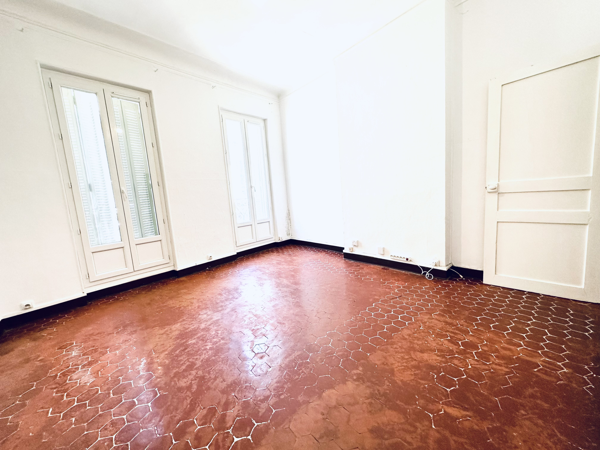 T2/3 DE 55 M2 LOUE - RUE D'ITALIE - PREFECTURE 13006
