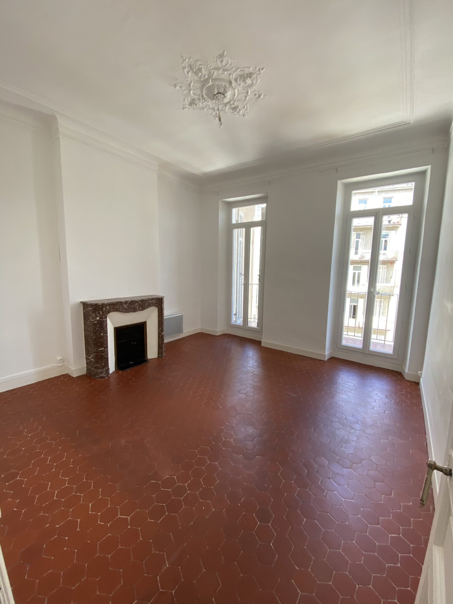 T2/3 DE STANDING DE 73 M2 VENDU LOUE - CASTELLANE - 13006
