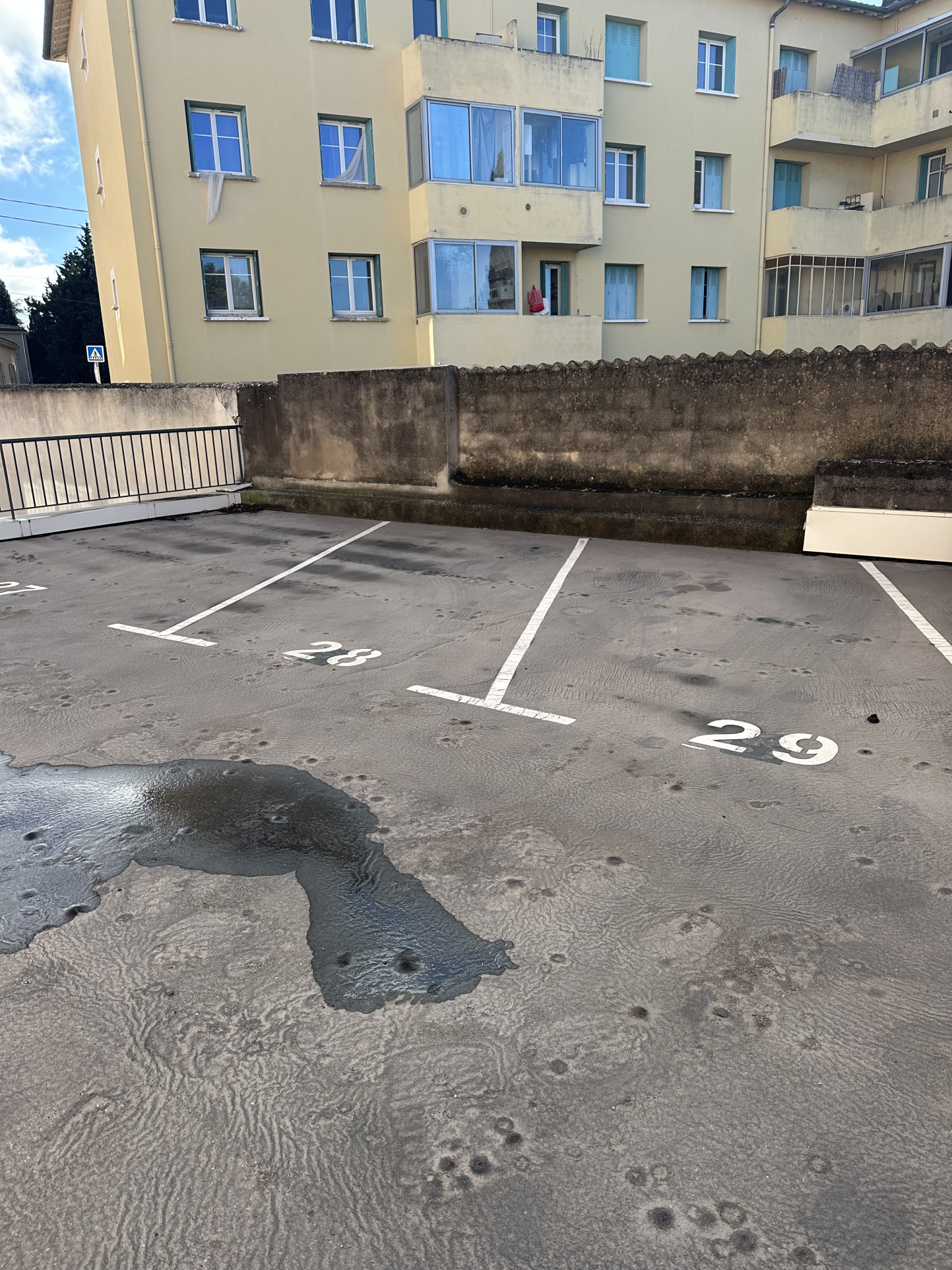PLACE DE PARKING - AVENUE PAUL CEZANNE