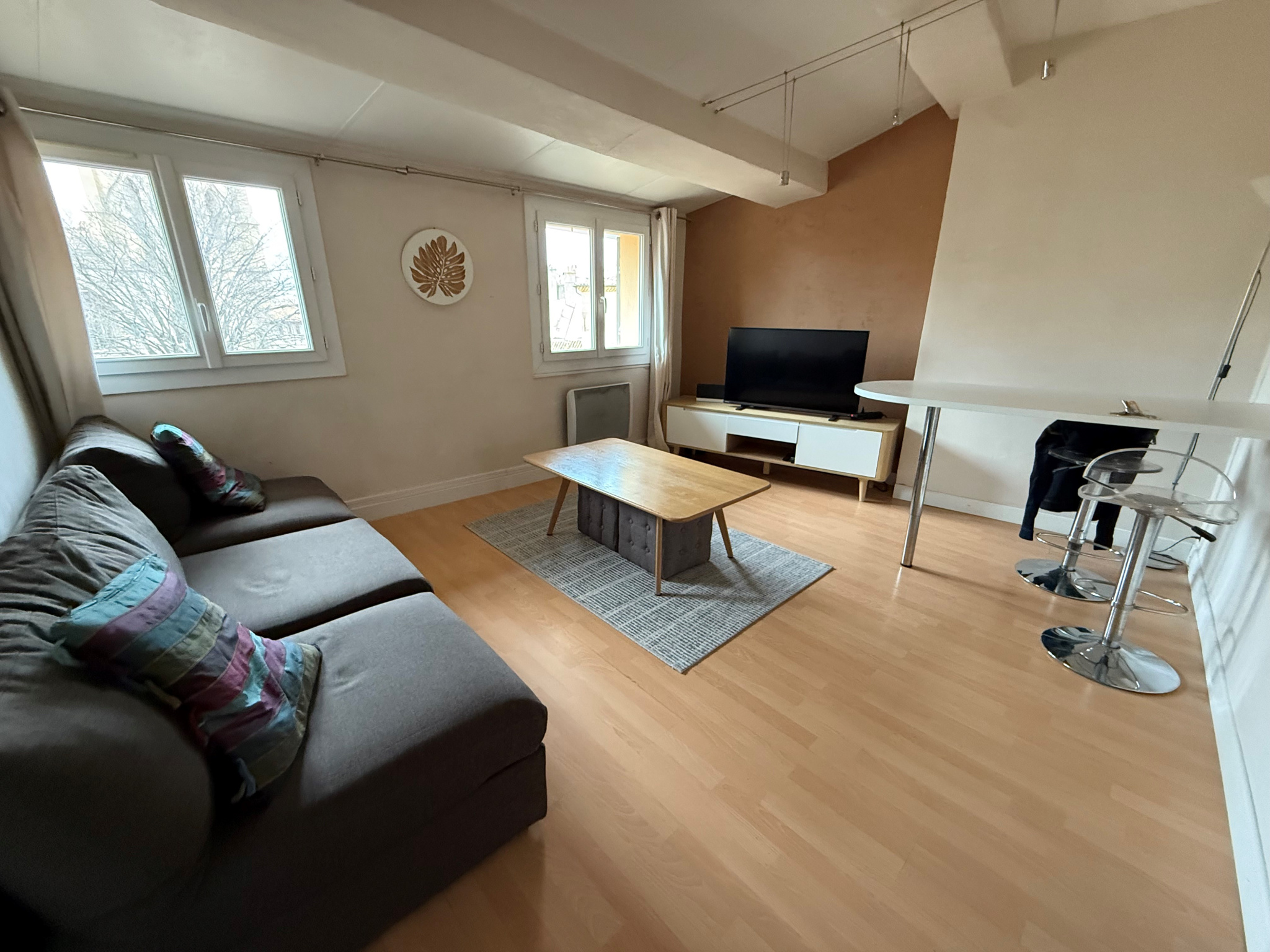 MAGNIFIQUE T2 MEUBLE DE 35 M2 - HYPER CENTRE - RUE DES MENUDIERES